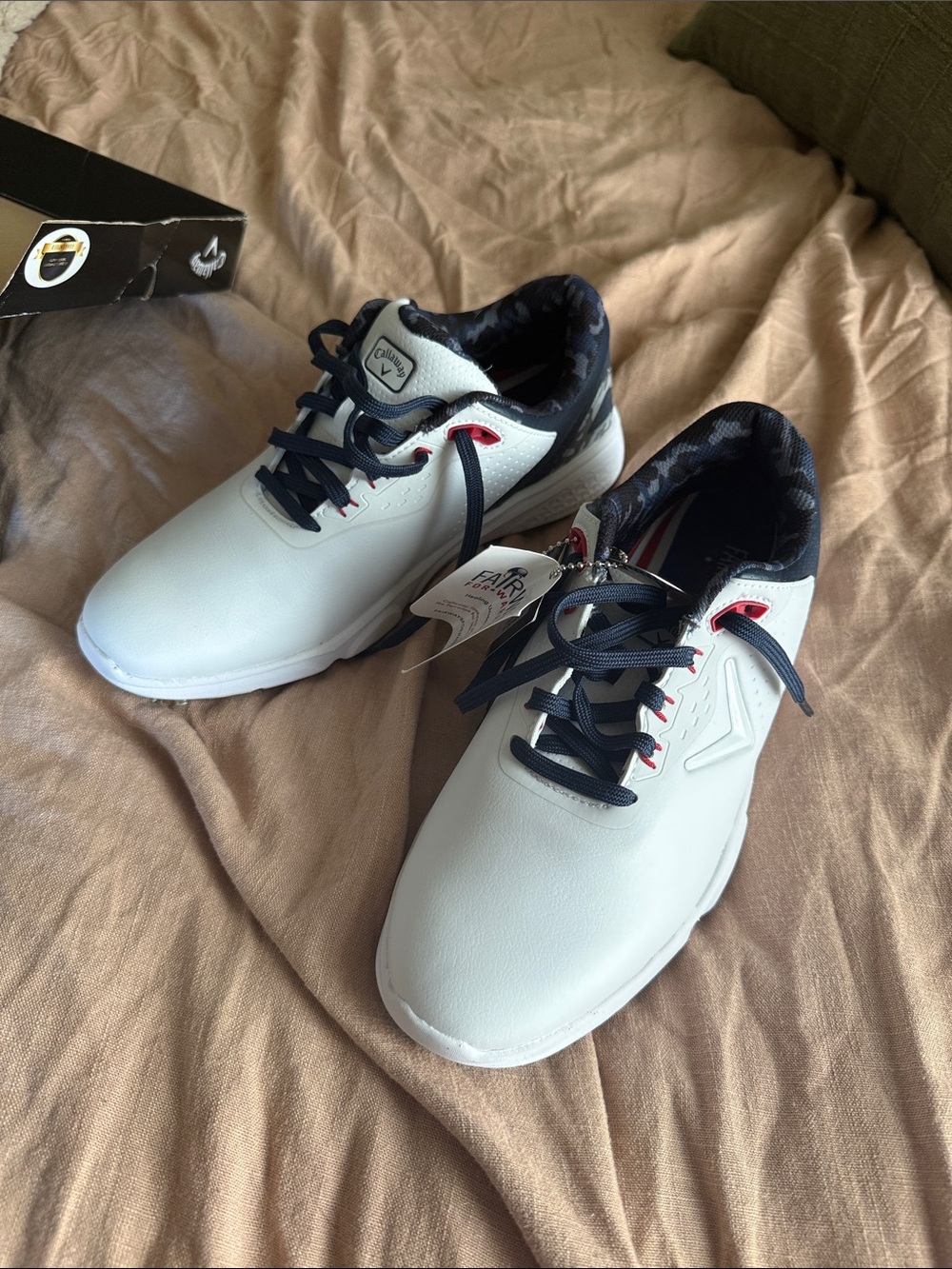 Callaway White Athletic Golf Shoes with Navy and Red Details